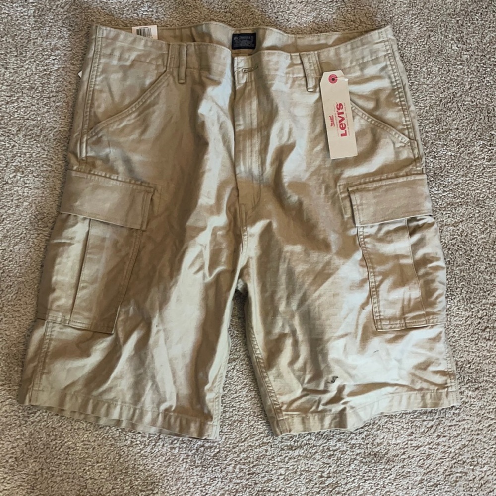 Levi’s Fort Cargo Shorts - size 42